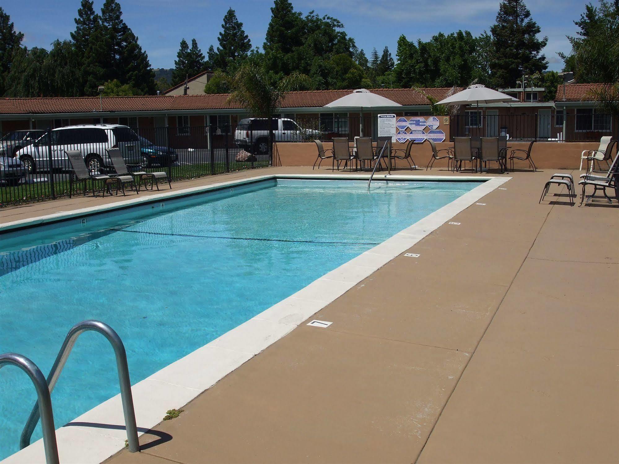 Tri-Valley Inn & Suites Pleasanton Exterior photo