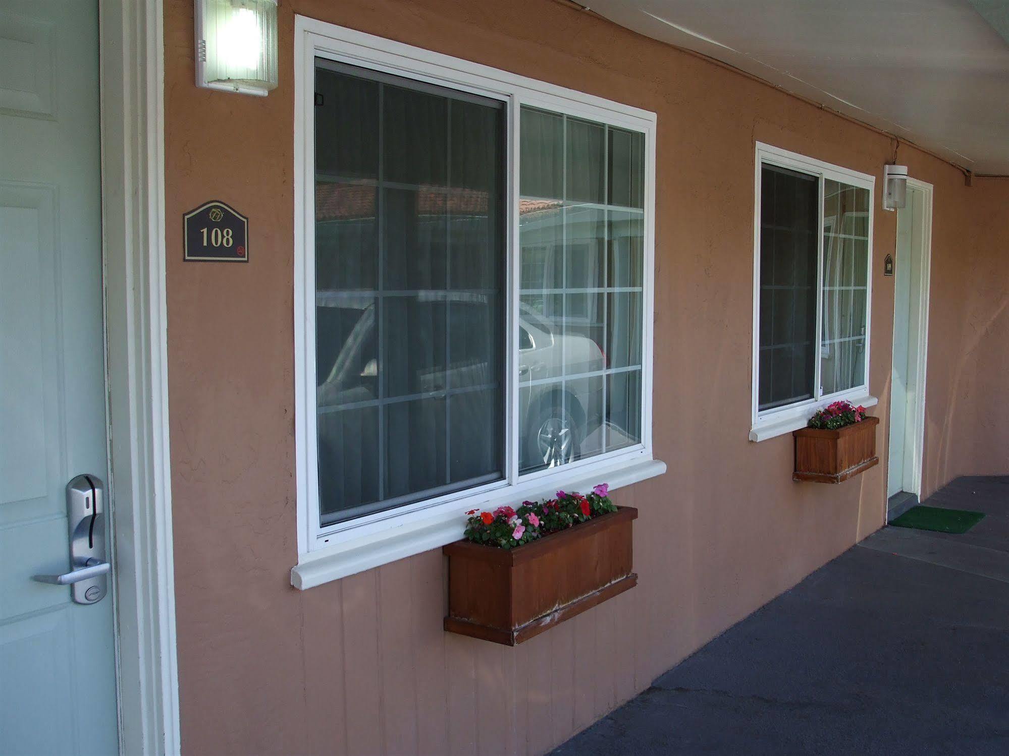Tri-Valley Inn & Suites Pleasanton Exterior photo