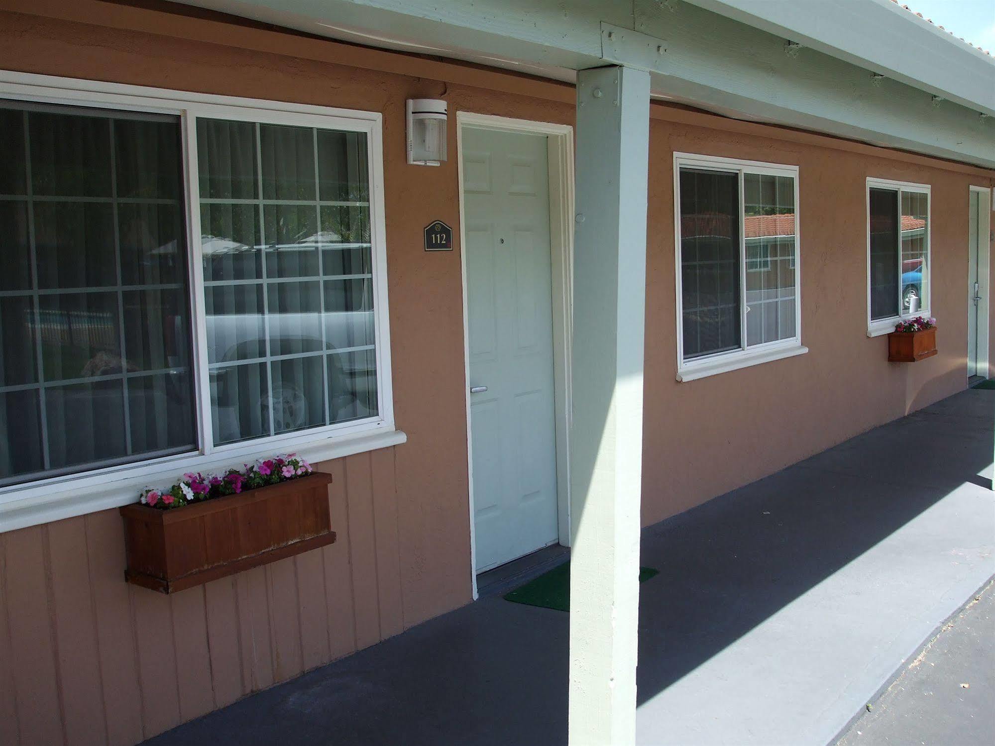 Tri-Valley Inn & Suites Pleasanton Exterior photo