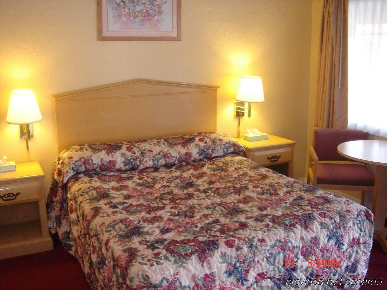 Tri-Valley Inn & Suites Pleasanton Room photo